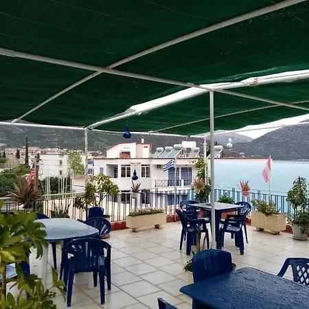 Kotsifas Aparthotel Tirós